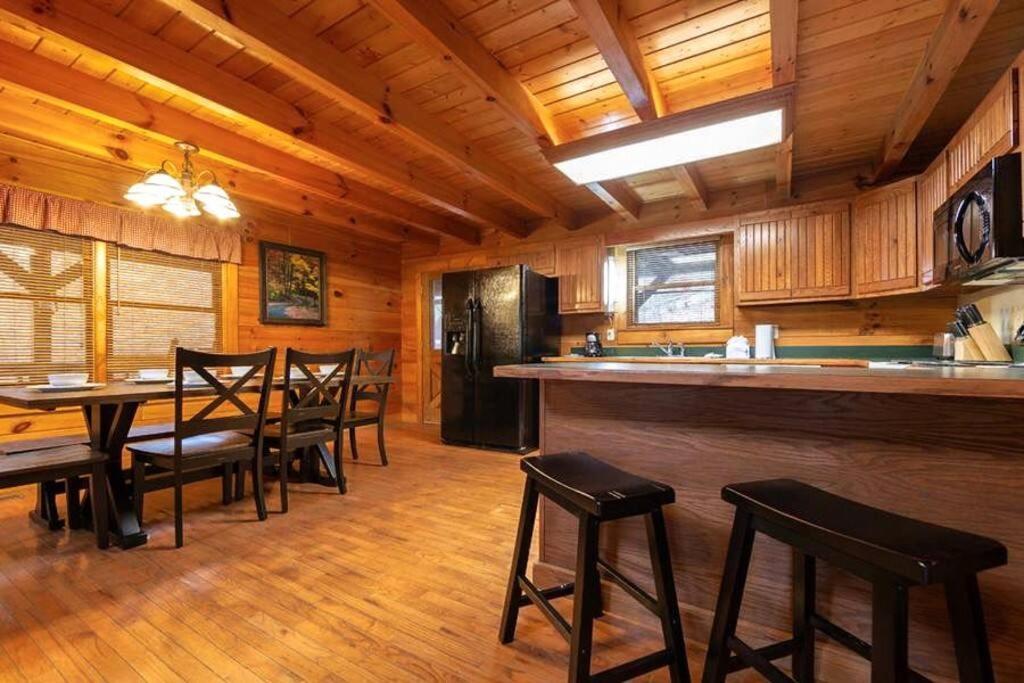 Pigeonforge Cabin Game Roomdog Friendlyhot Tub Pigeon Forge Zewnętrze zdjęcie